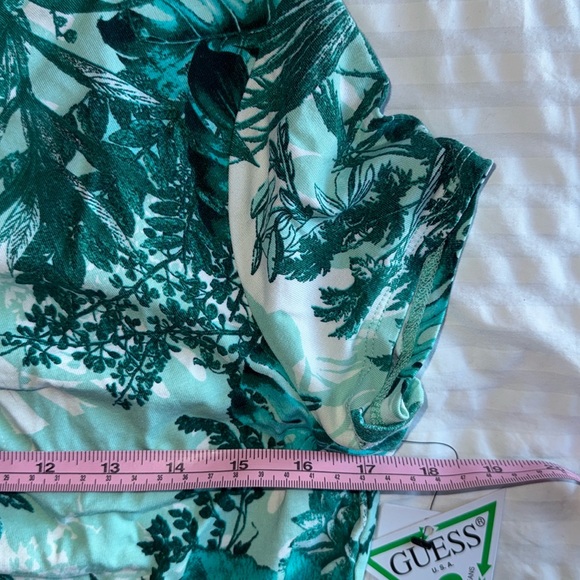 Guess Keyhole Top - Picture 4 of 5